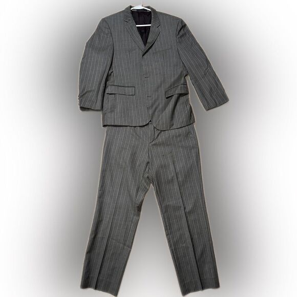 Hugo Boss Super 100s Full Suit - Picture 3 of 13